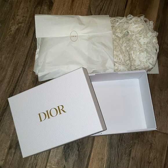 New DIOR Gift Box FULL SET White with Ribbon, Paper, Stuffing & Card - Picture 7 of 9